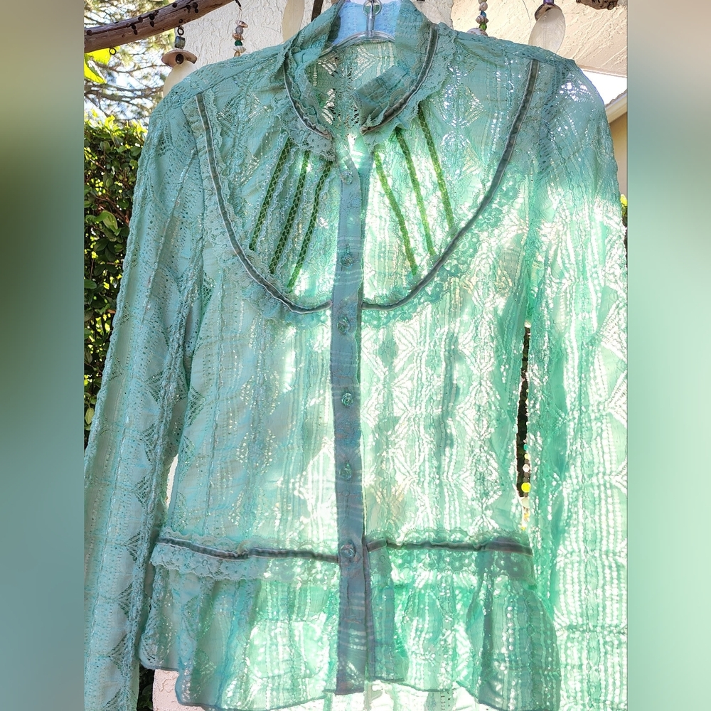 Fairy-Core Vintage Victorian Green Lacey Top M